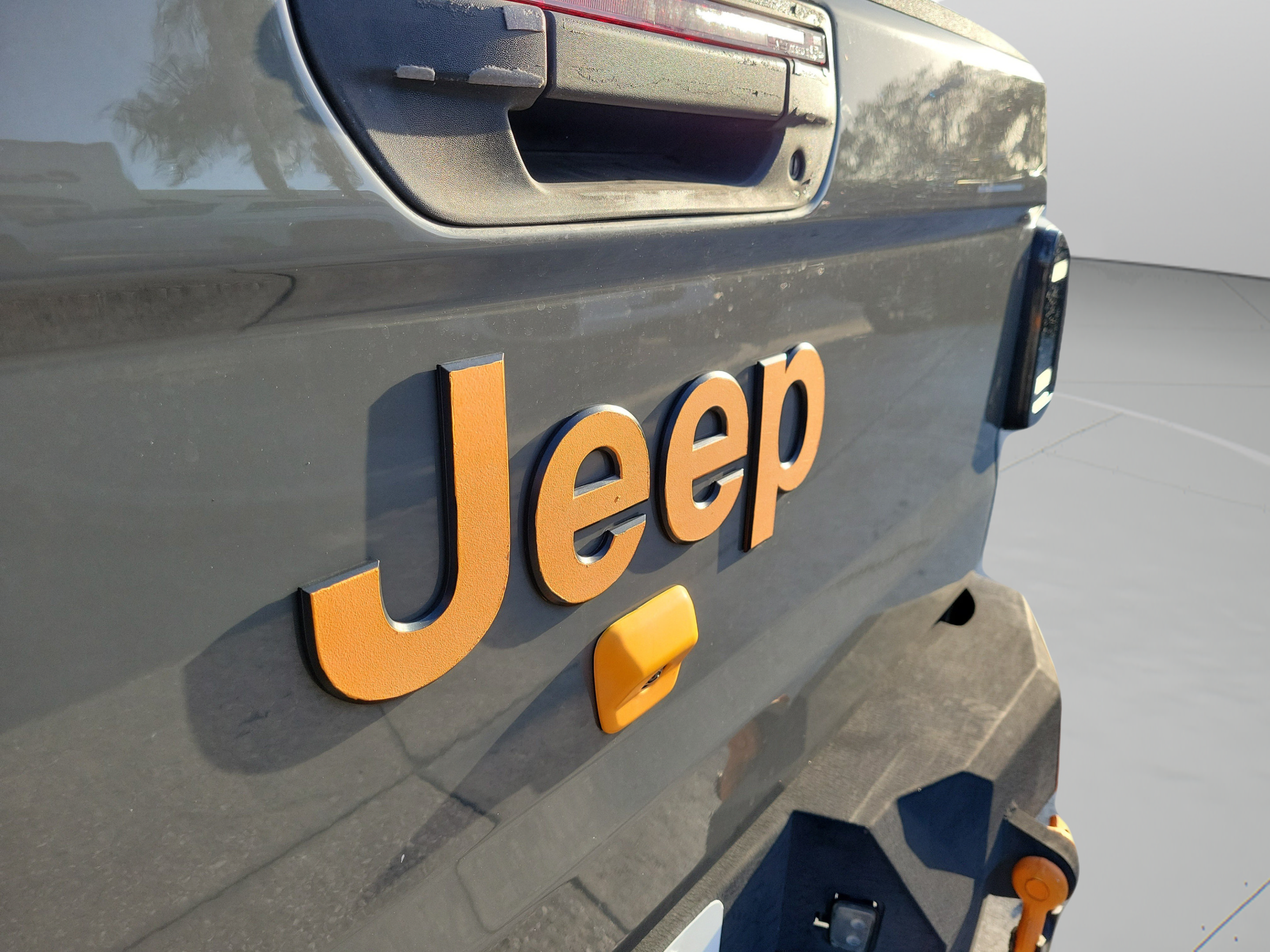 Used 2022 Jeep Gladiator Sport AWD/4WD image 7