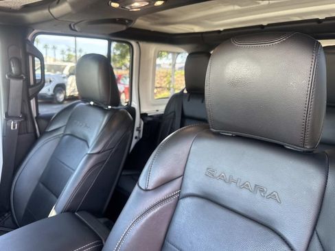 Used 2023 Jeep Wrangler Unlimited Sahara w/ LED Lighting Group AWD/4WD image 23