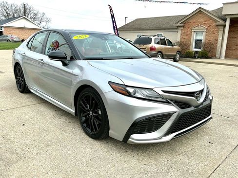 Used 2022 Toyota Camry XSE image 3