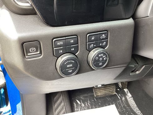 Used 2022 Chevrolet Silverado 1500 LT Trail Boss w/ LT Trail Boss Premium Package AWD/4WD image 15