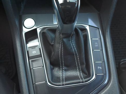 Used 2022 Volkswagen Tiguan SE R-Line image 28