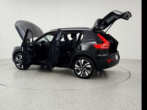 Certified 2025 Volvo XC40 B5 Plus AWD/4WD image 12