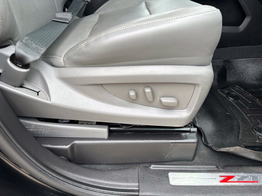 Used 2018 Chevrolet Silverado 1500 LTZ Z71 w/ LTZ Plus Package AWD/4WD image 27