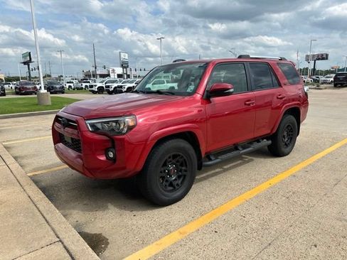 Used 2022 Toyota 4Runner SR5 Premium w/ Moonroof Package RWD image 3