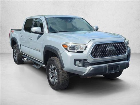 Used 2018 Toyota Tacoma TRD Off-Road w/ Technology Package image 3