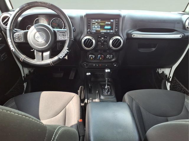 Used 2017 Jeep Wrangler Unlimited Sahara AWD/4WD image 15