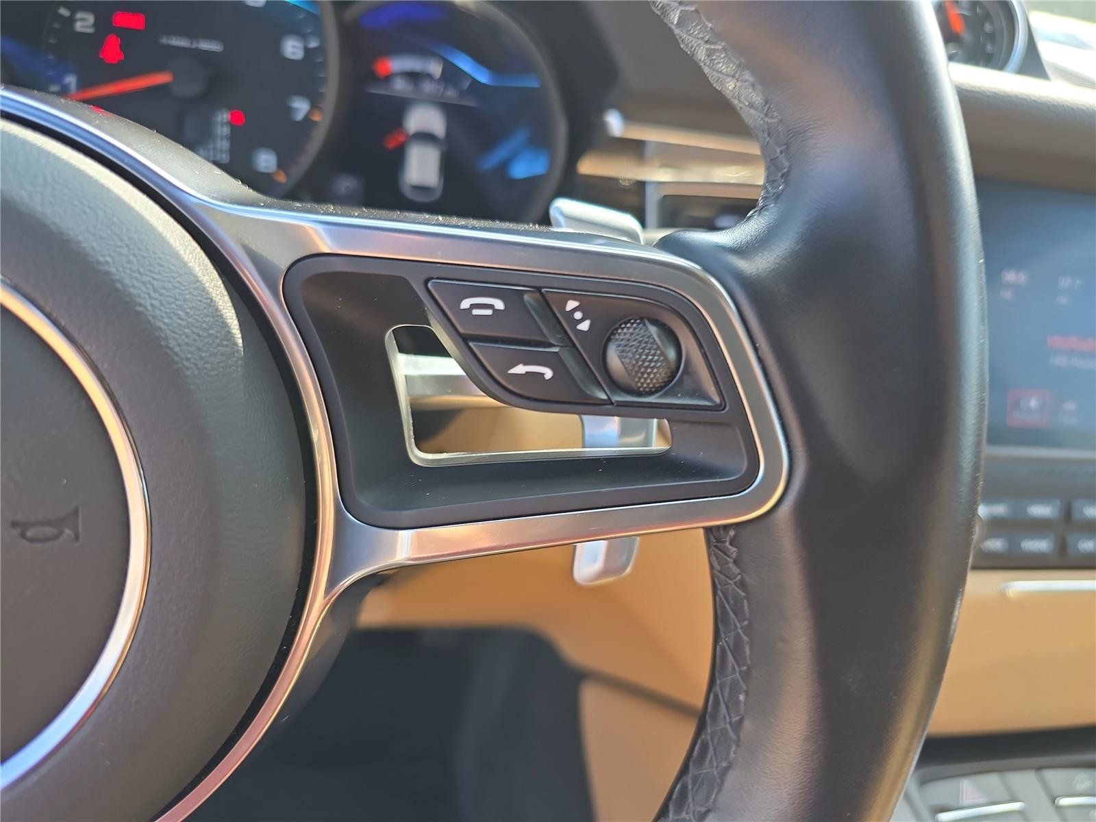 Used 2018 Porsche Macan AWD/4WD image 30
