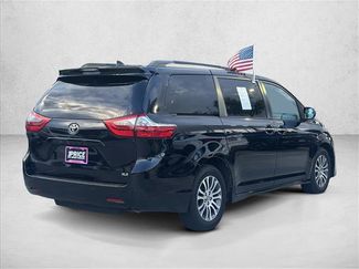Used 2020 Toyota Sienna XLE w/ XLE Navigation Package video 4