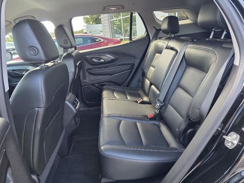 Used 2024 GMC Terrain SLT image 12
