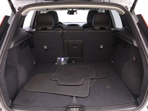 Certified 2024 Volvo XC40 B5 Plus image 18