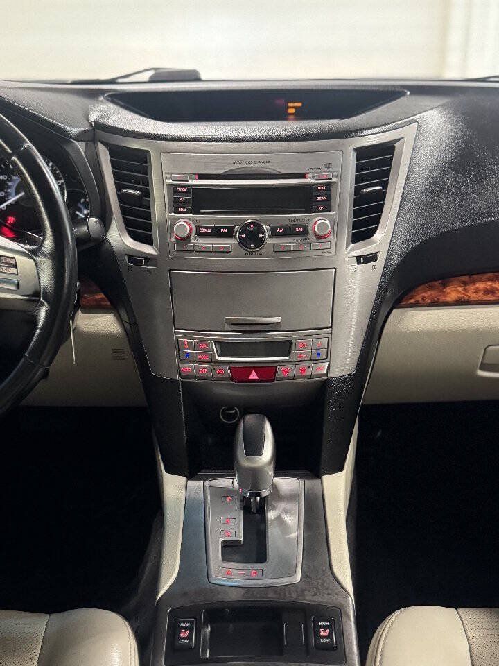Used 2010 Subaru Outback 2.5i Limited AWD/4WD image 11