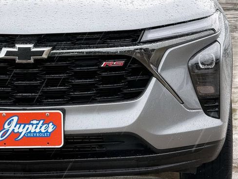 Certified 2025 Chevrolet Trax RS FWD image 9