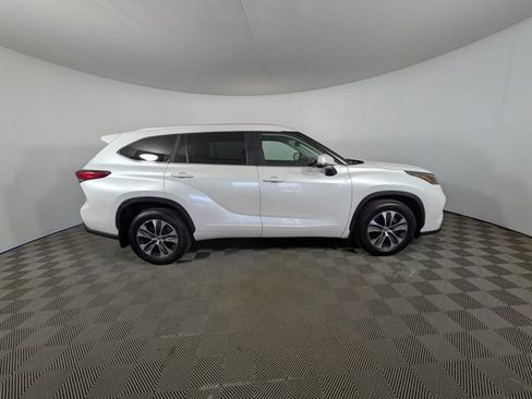 Used 2023 Toyota Highlander XLE AWD/4WD image 35