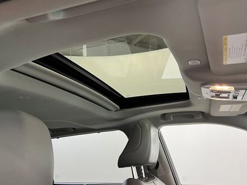 Used 2023 Toyota Highlander XLE image 16