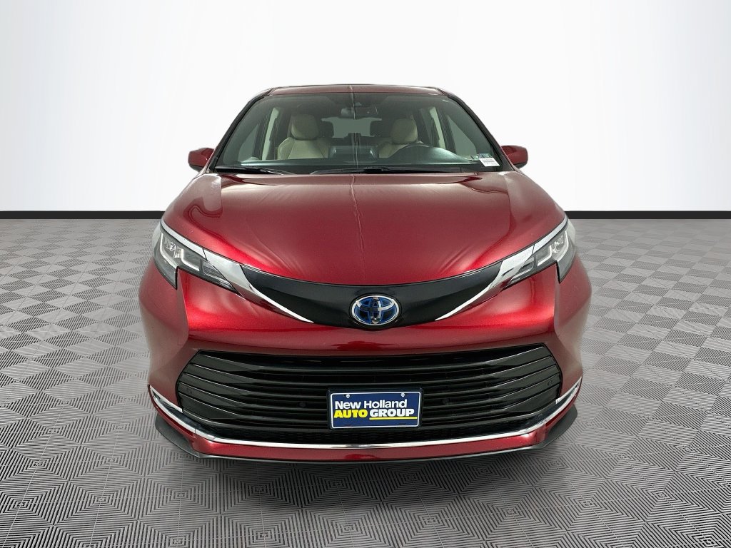 Certified 2023 Toyota Sienna XLE AWD/4WD image 2