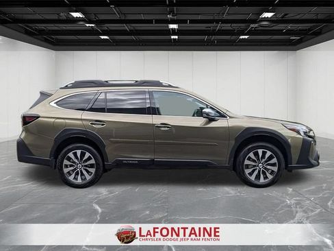 Used 2025 Subaru Outback Touring AWD/4WD image 6