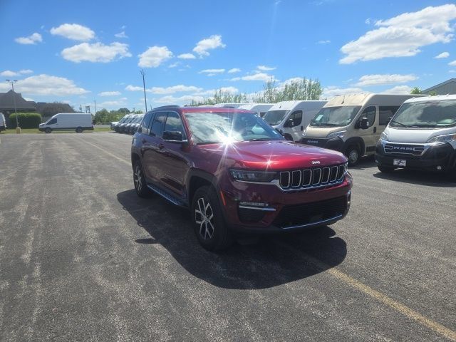 Used 2024 Jeep Grand Cherokee Limited w/ Luxury Tech Group II AWD/4WD image 2