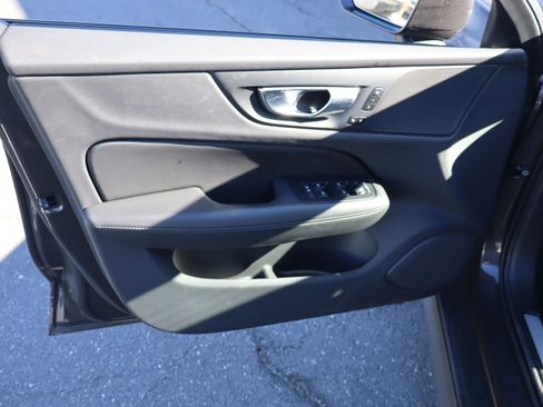 Used 2025 Volvo V60 B5 Cross Country Plus image 15