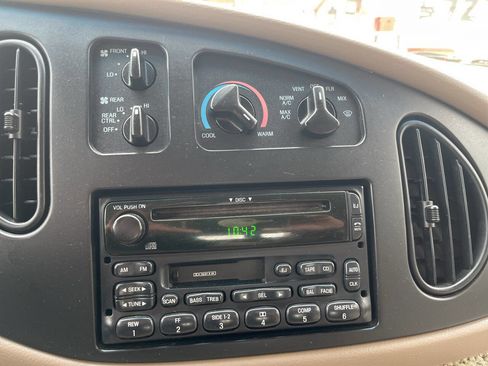 Used 2000 Ford E-150 and Econoline 150 image 14