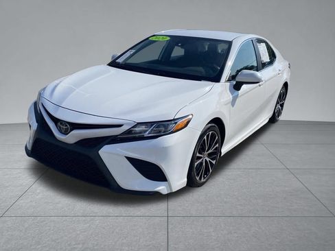 Used 2020 Toyota Camry SE FWD image 2