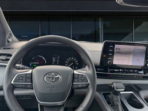 Certified 2024 Toyota Sienna XSE image 4