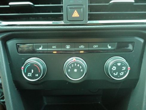 Used 2022 Volkswagen Taos SE image 40