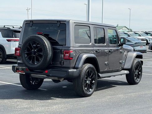 Used 2025 Jeep Wrangler Unlimited Sahara AWD/4WD image 5