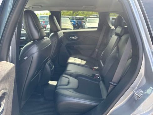 Used 2021 Jeep Cherokee Latitude Plus AWD/4WD image 15