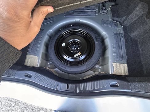 Used 2018 Ford Fusion SE FWD image 35