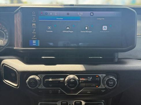 Used 2024 Jeep Gladiator Sport AWD/4WD image 13