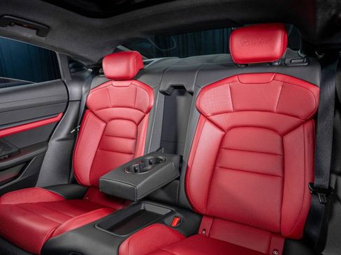 Used 2021 Porsche Taycan image 29