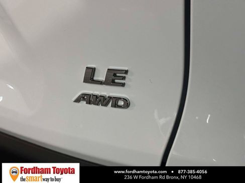 Used 2025 Toyota RAV4 LE AWD/4WD image 10