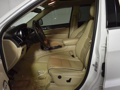 Used 2021 Jeep Grand Cherokee Overland image 12