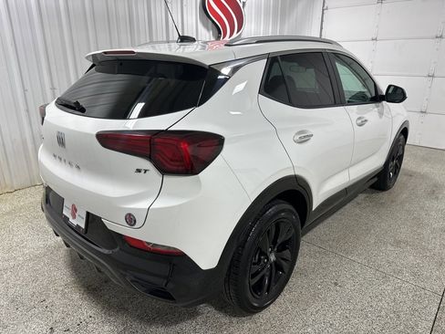 Used 2024 Buick Encore GX Sport Touring image 10