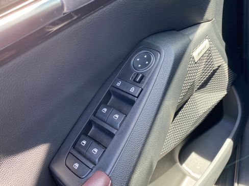 Certified 2022 Kia Seltos SX w/ Sunroof Package AWD/4WD image 23