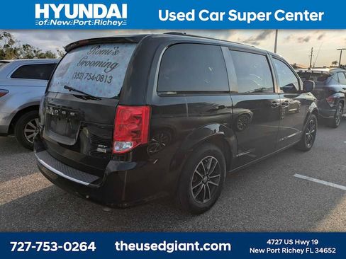 Used 2019 Dodge Grand Caravan GT FWD image 2
