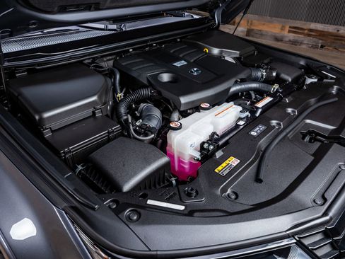 Used 2025 Lexus GX 550 w/ Cold Area Package image 42