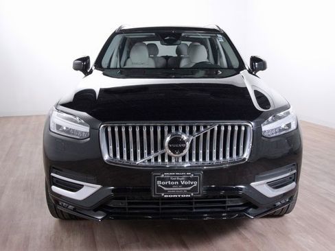 Certified 2024 Volvo XC90 B6 Plus image 2