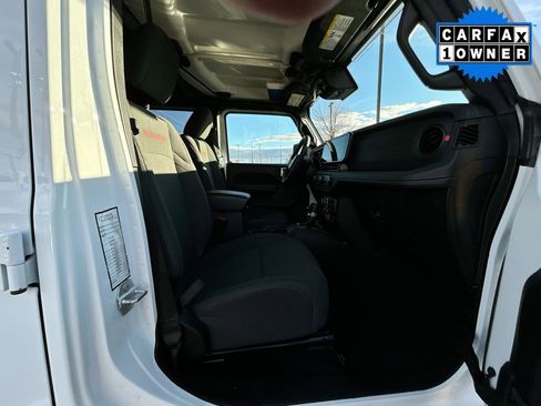 Used 2025 Jeep Wrangler Unlimited Rubicon image 28