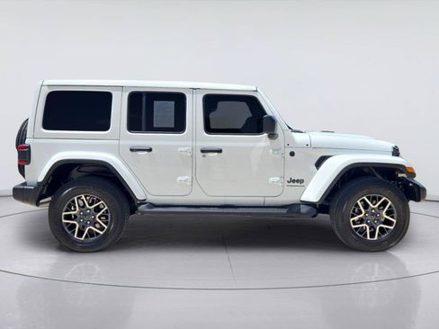 Used 2026 Jeep Wrangler Unlimited Sahara AWD/4WD image 6