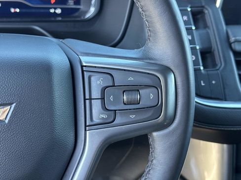 Used 2023 Chevrolet Suburban Premier image 12
