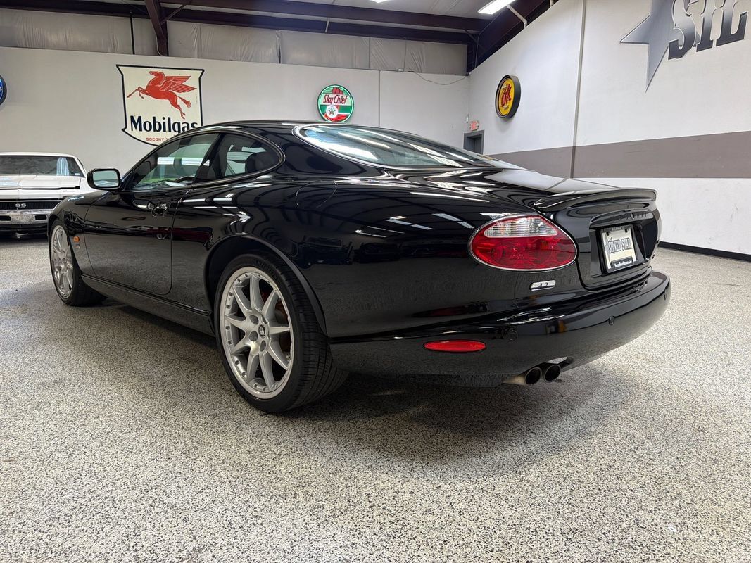 Used 2005 Jaguar XK8 Coupe RWD image 5