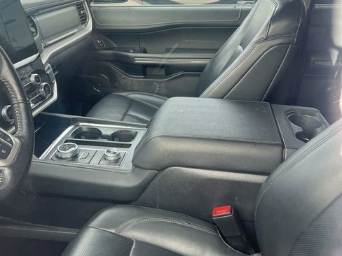 Certified 2023 Ford Expedition XLT image 3