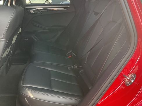 Used 2023 Porsche Macan Turbo image 8