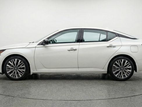Used 2025 Nissan Altima 2.5 SV image 4
