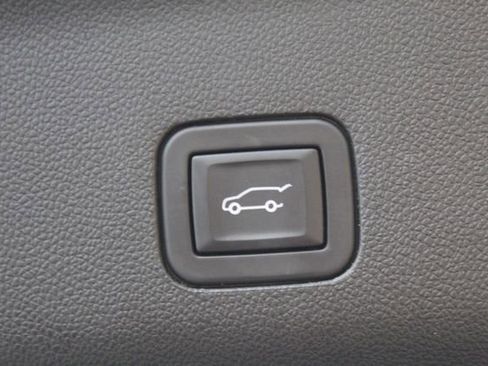 Used 2024 GMC Yukon Denali image 26