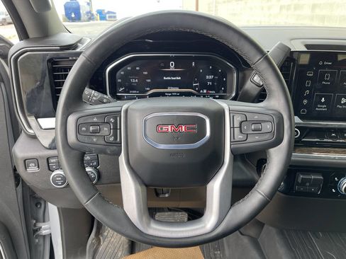 Used 2024 GMC Sierra 1500 SLE w/ Preferred Package AWD/4WD image 11