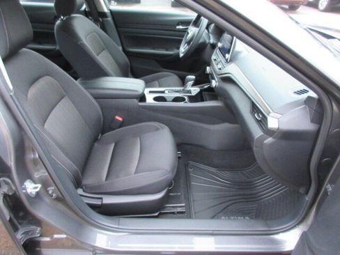 Used 2024 Nissan Altima 2.5 SV image 23