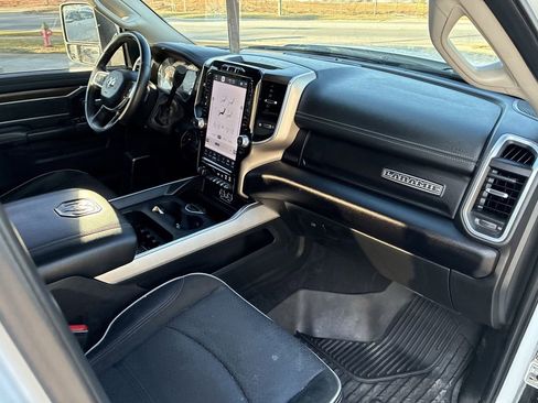 Used 2024 RAM 2500 Laramie image 31
