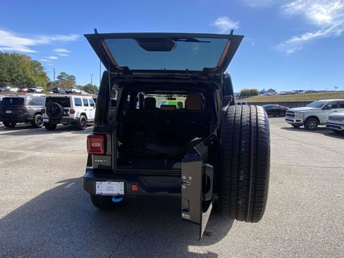 Used 2022 Jeep Wrangler Unlimited Sahara w/ Cold Weather Group image 40